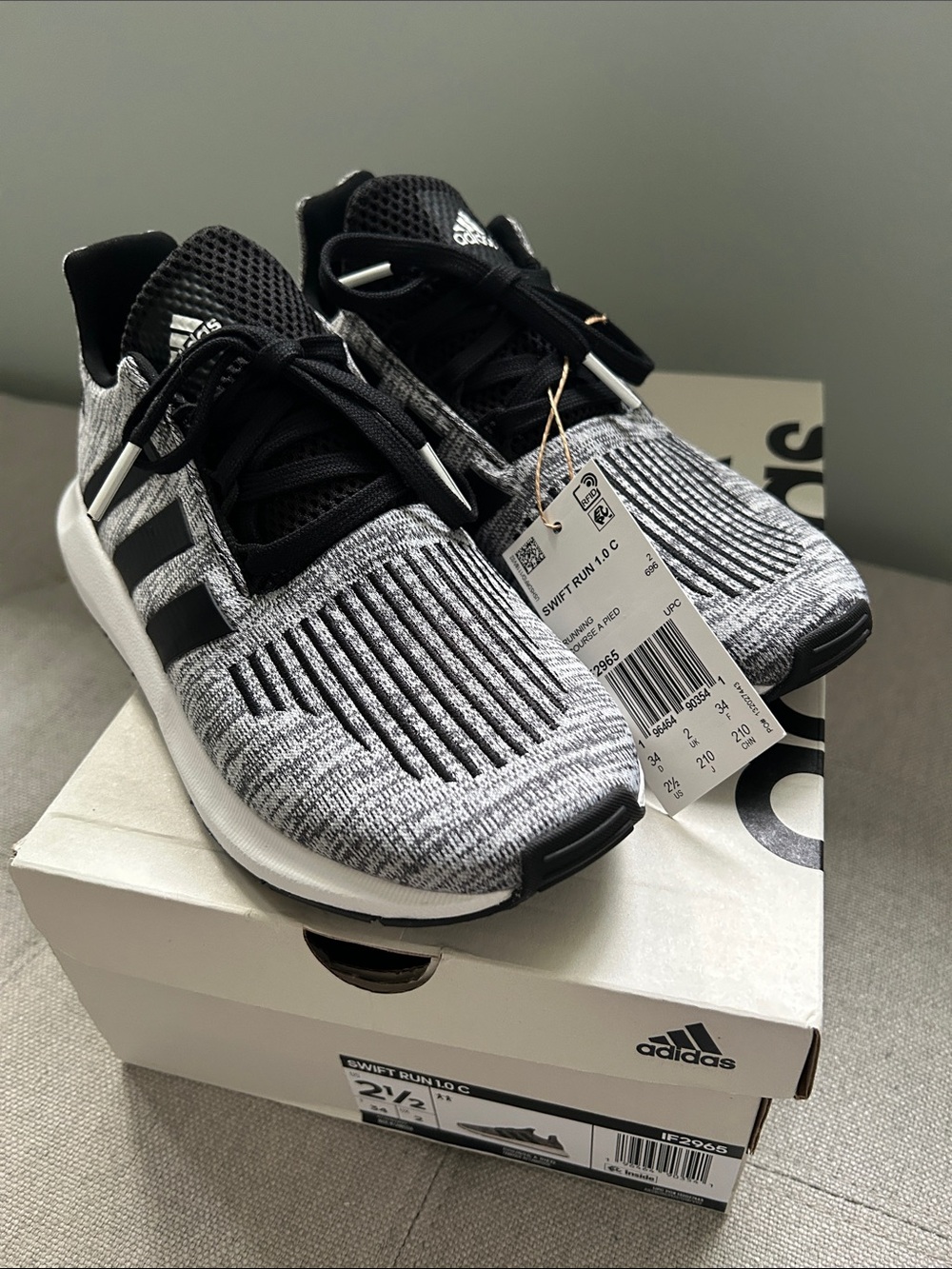 adidas Swift Run Boy’s Black and Gray Knit Sneakers- size 2.5